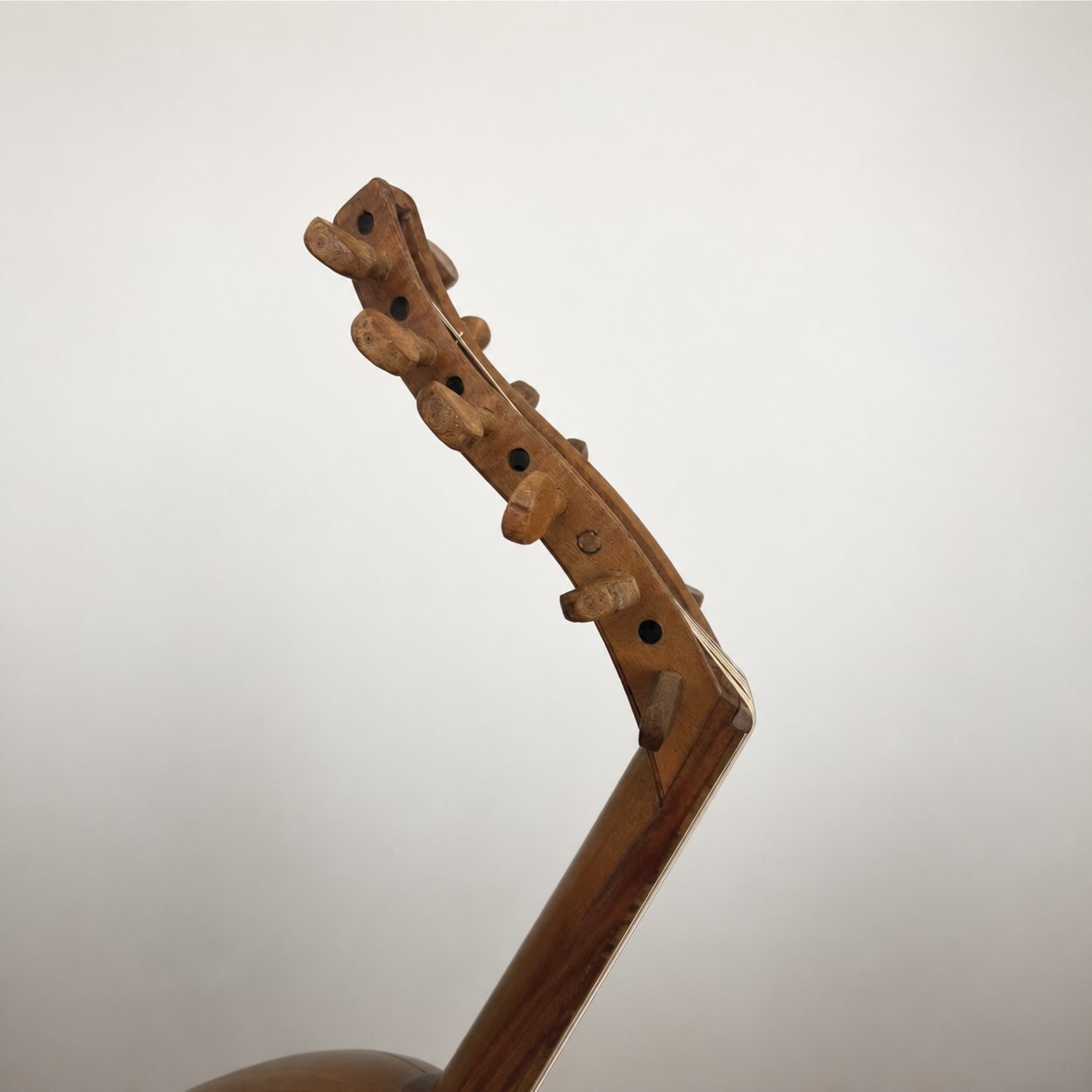 Pegbox left view of Antoun Abras 1972 Oud
