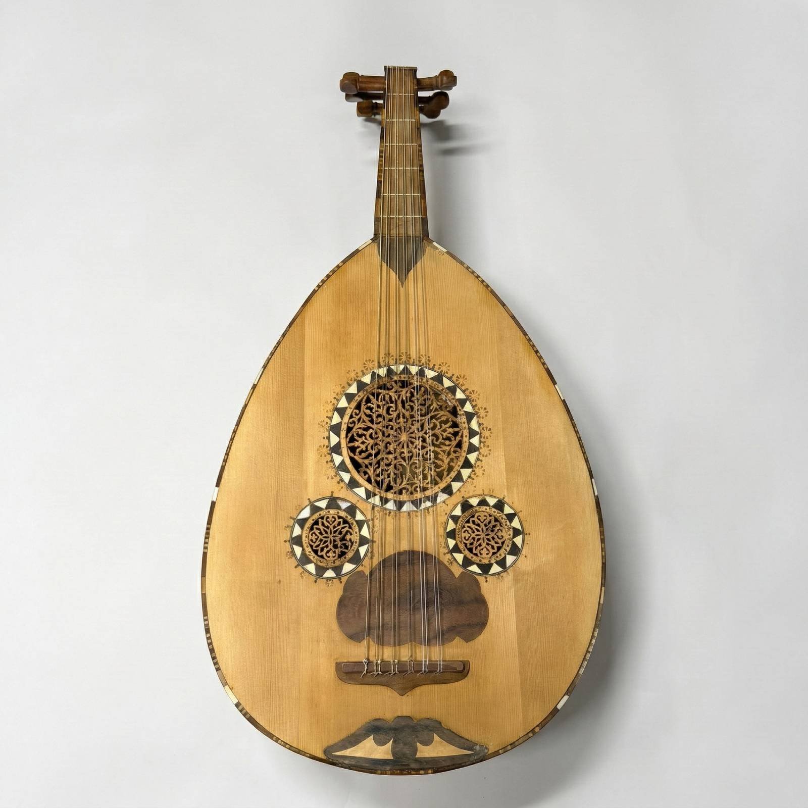 Front view of 1971 Antoun Abras Oud