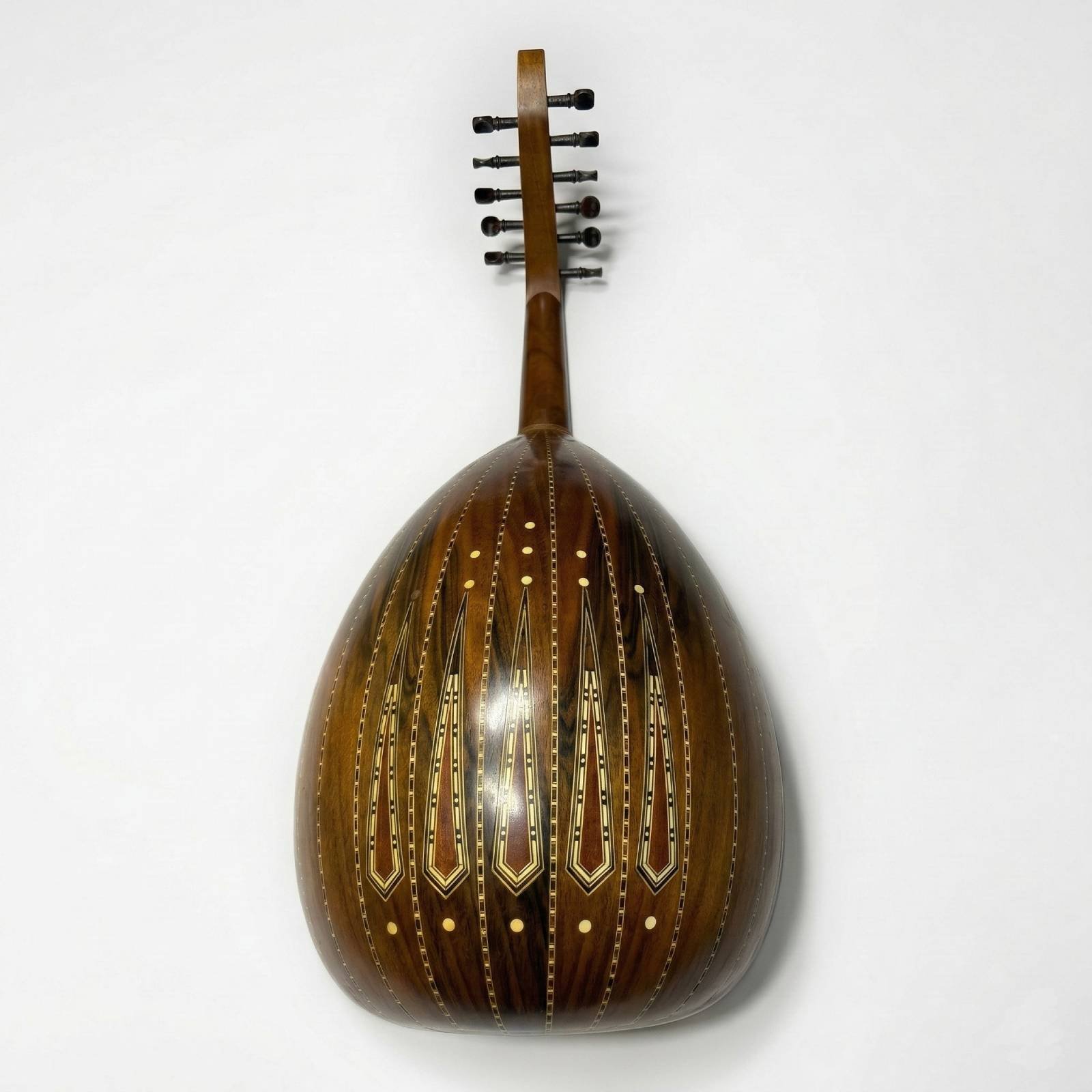 Back view of Anwar Kebbe 2001 Oud