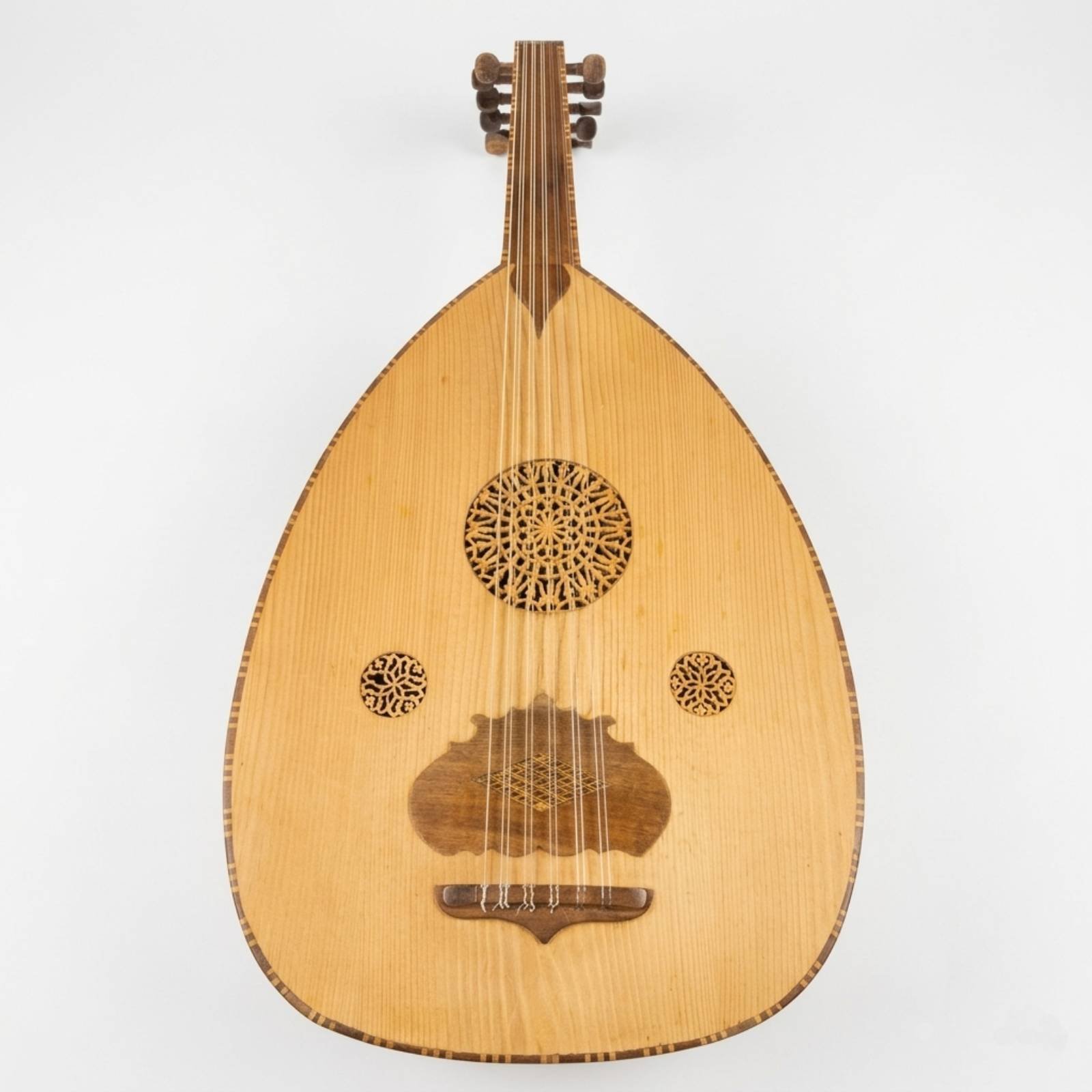 Front view of Habib Abyad 1963 Oud