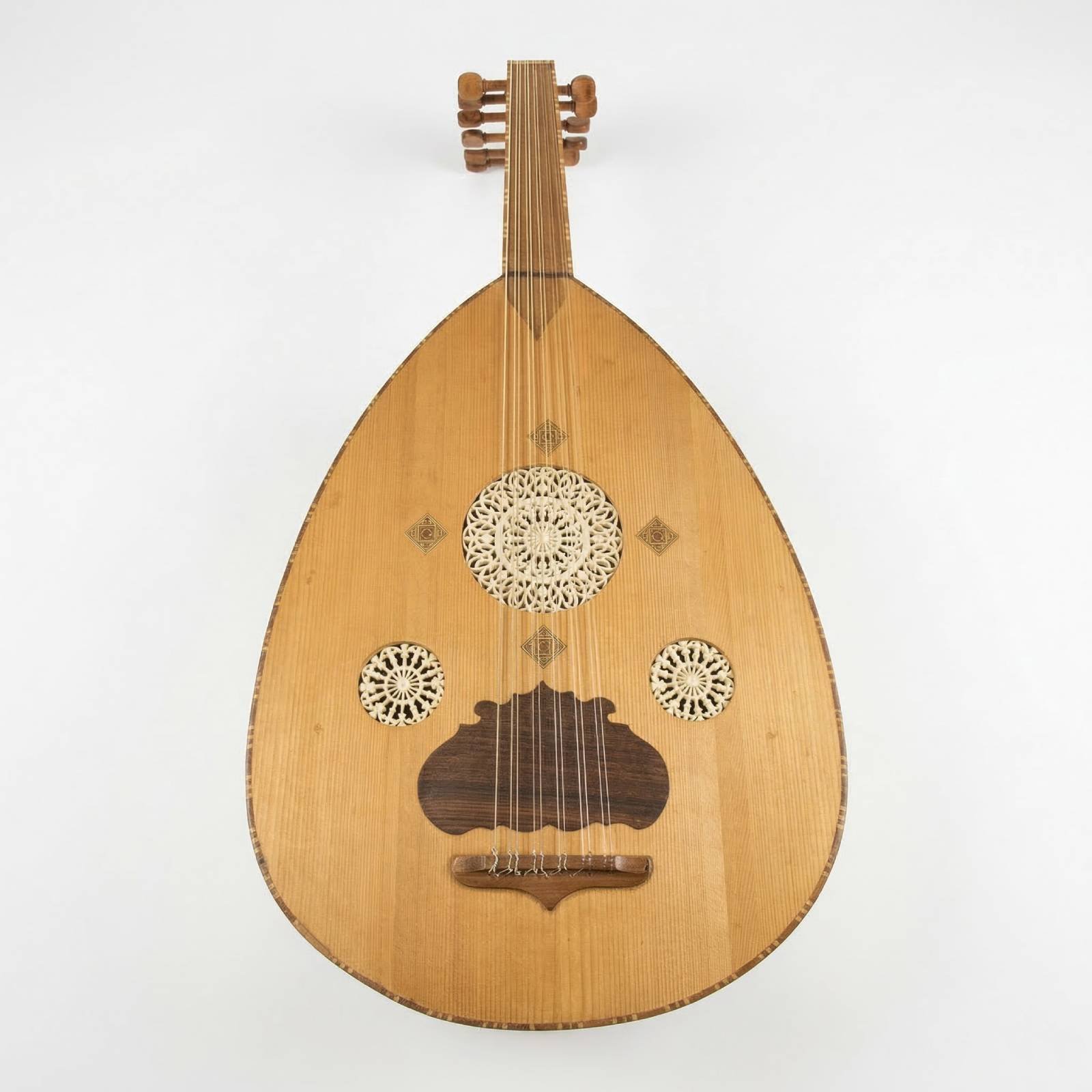 Front view of Habib Abyad 1985 Oud