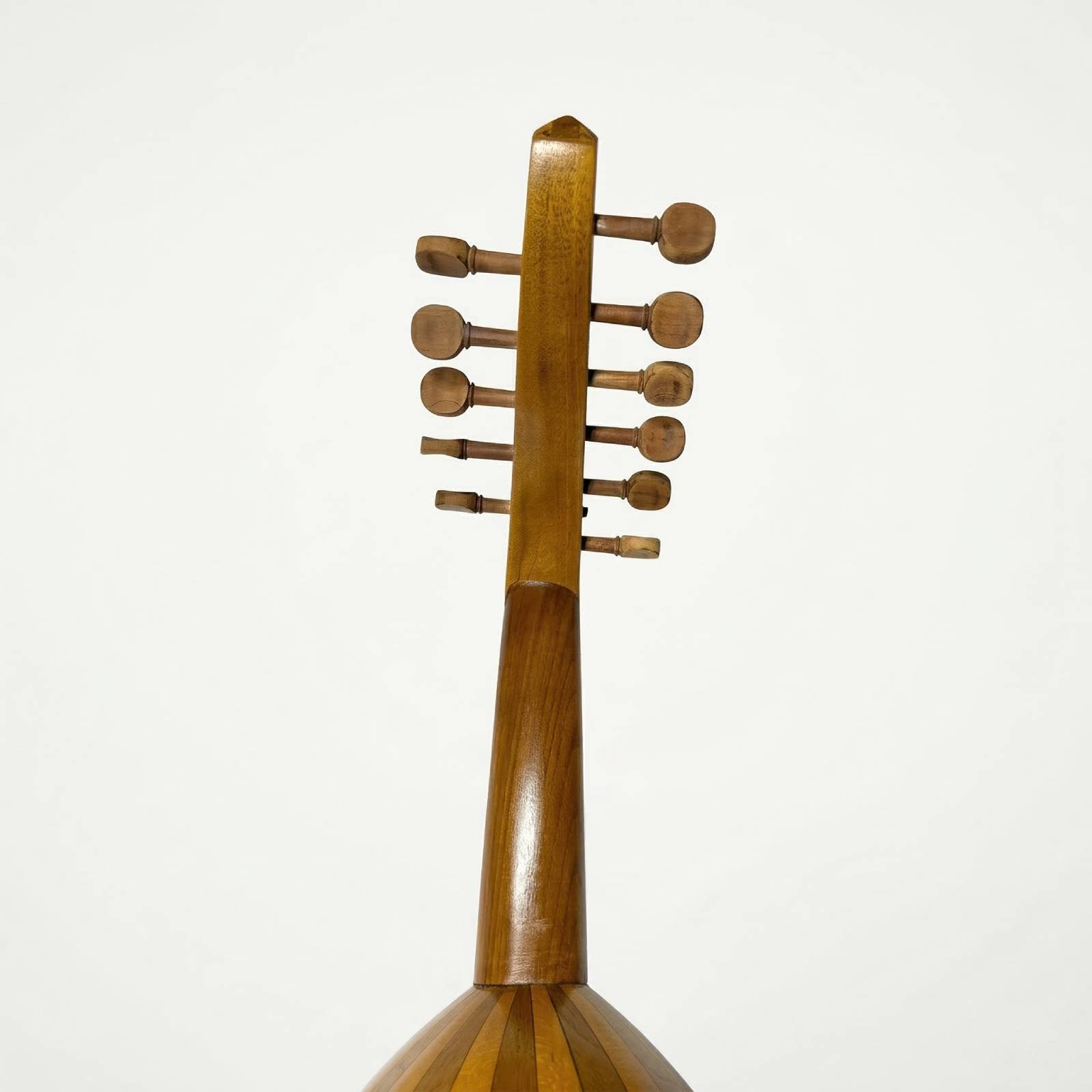 Back view of Habib Abyad 1985 Oud pegbox