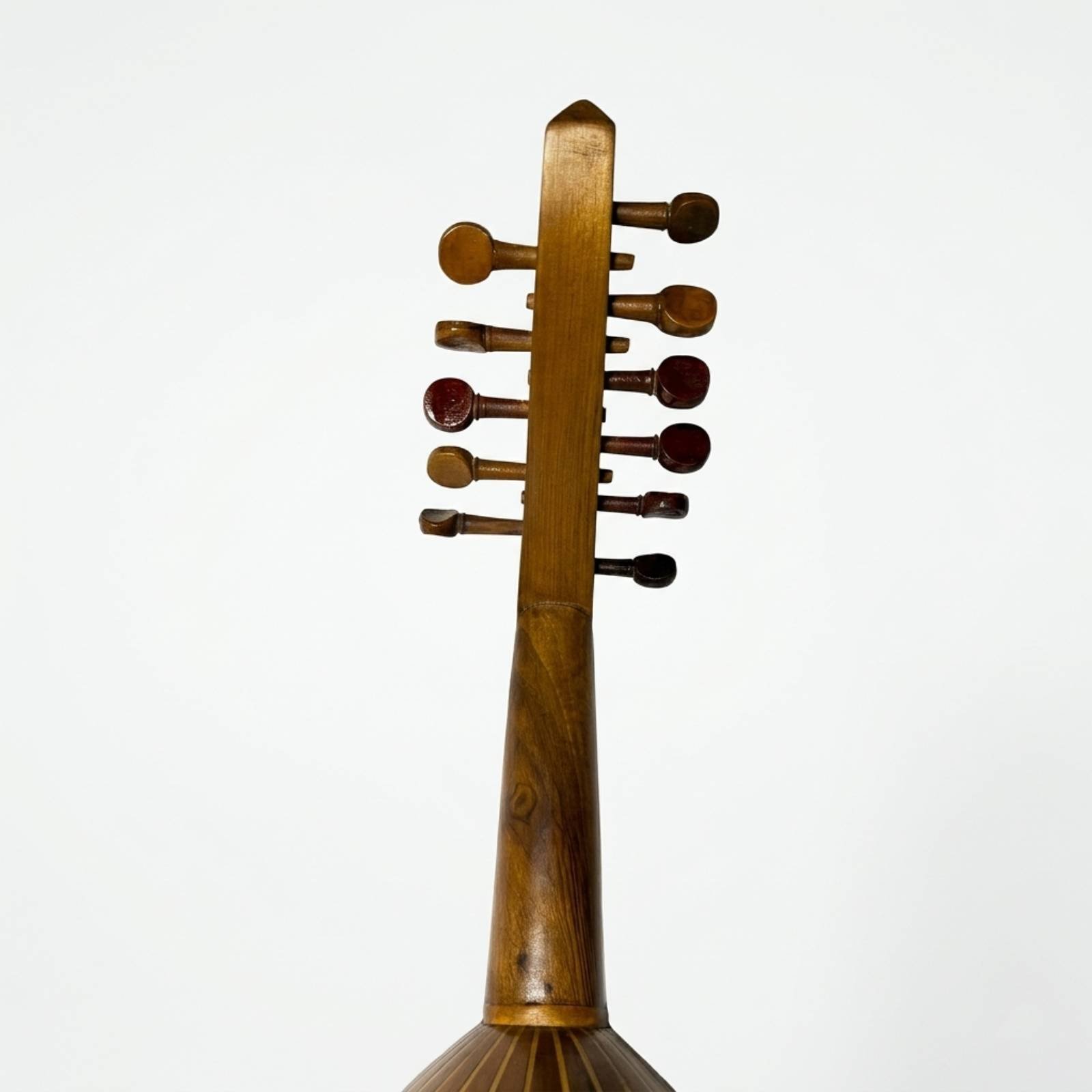 Back view of Habib Abyad 1993 Oud pegbox