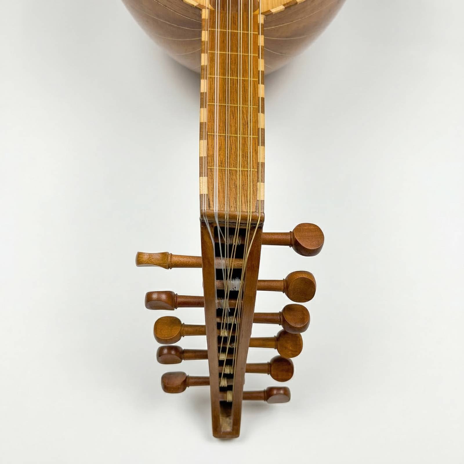 Front view of Habib Abyad 1995 Oud neck