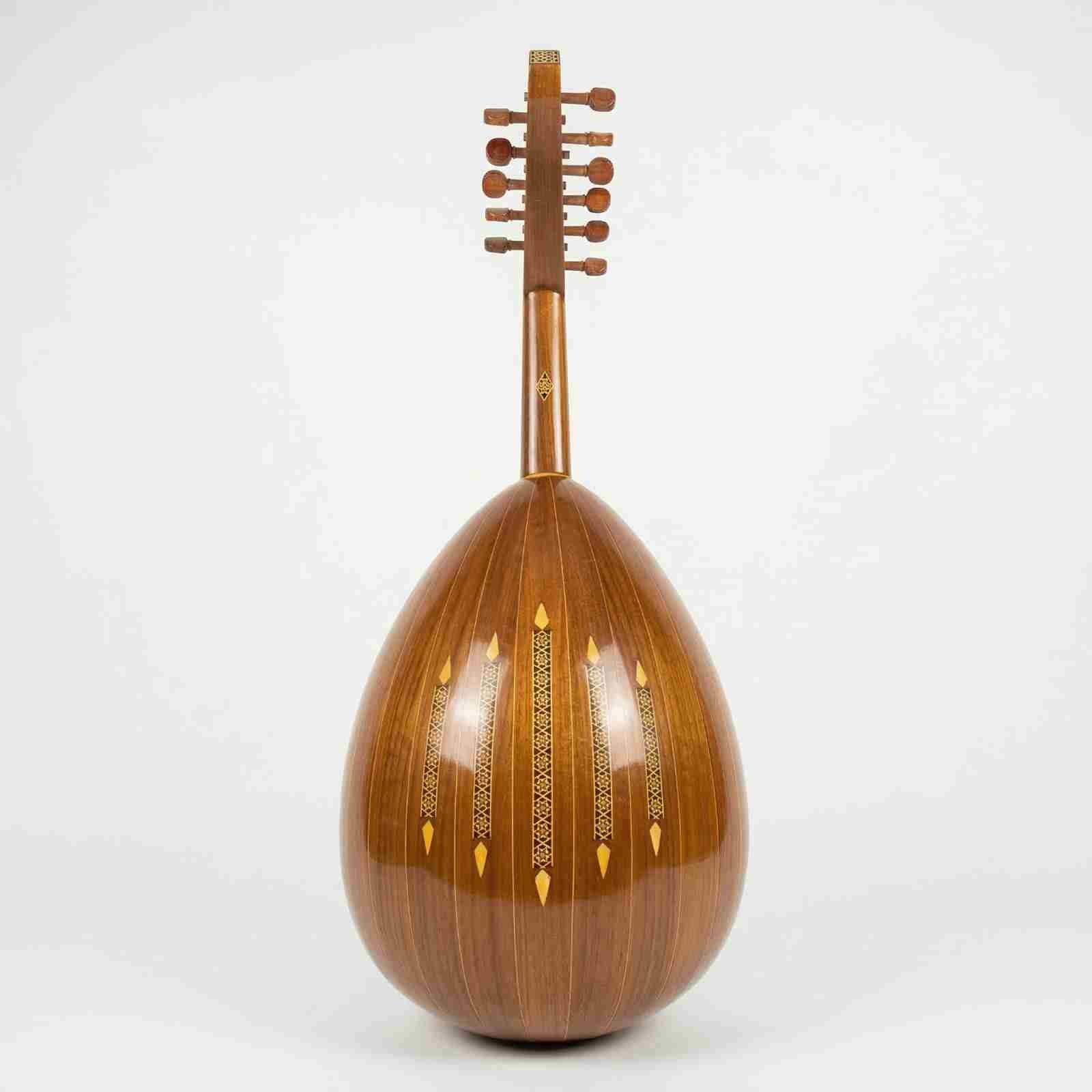 Back view of Habib Abyad 1996 Oud