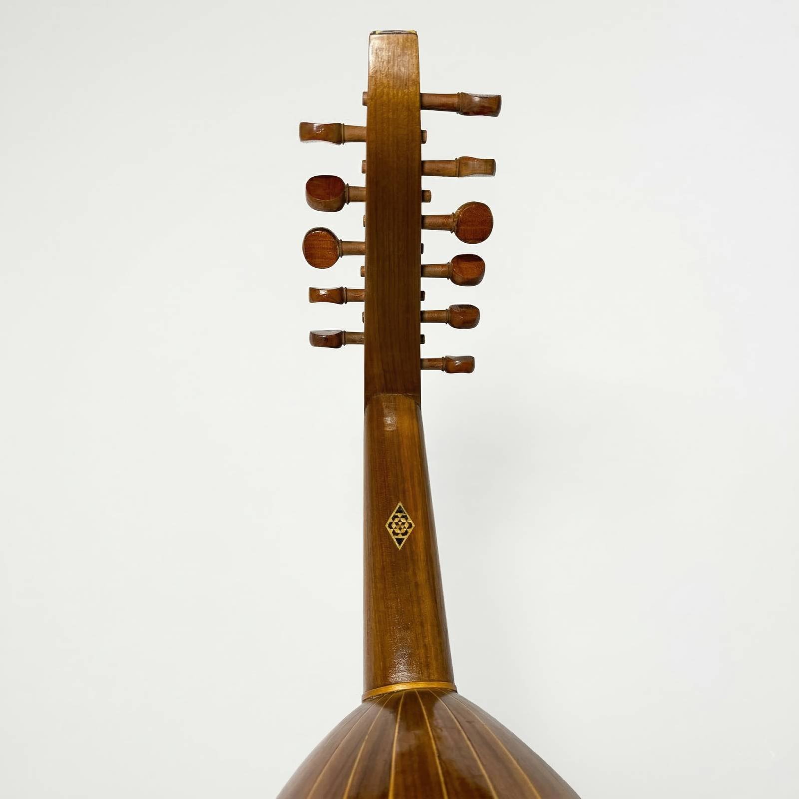 Back view of Habib Abyad 1996 Oud pegbox