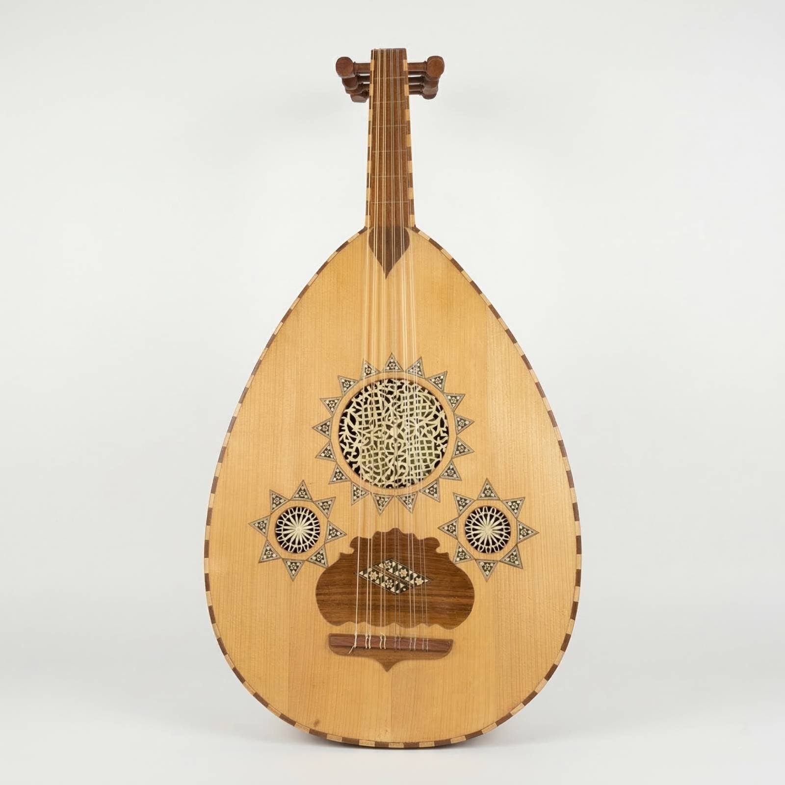 Front view of Habib Abyad 1995 Oud
