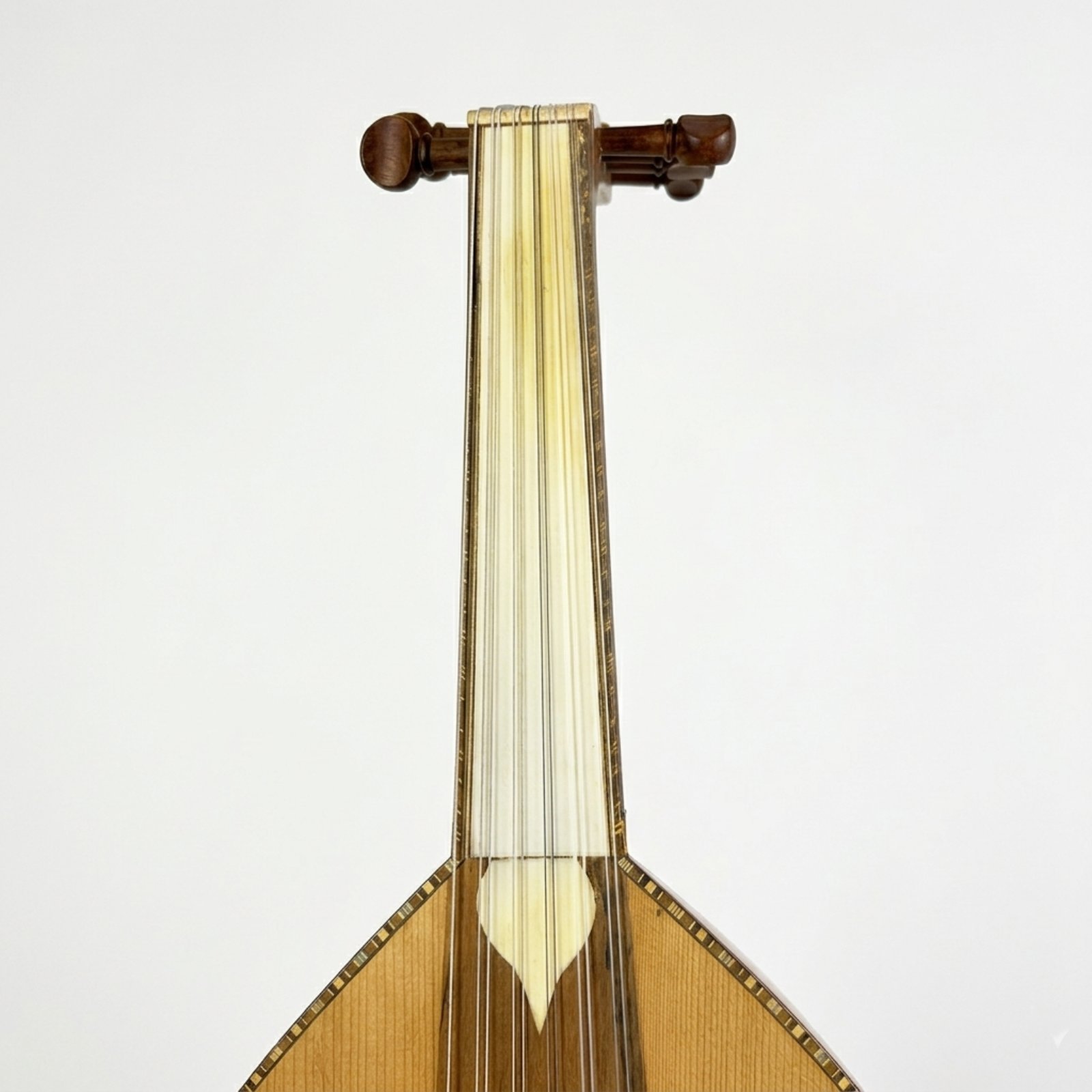 Front view of Mahmoud Safi 1957 Oud neck