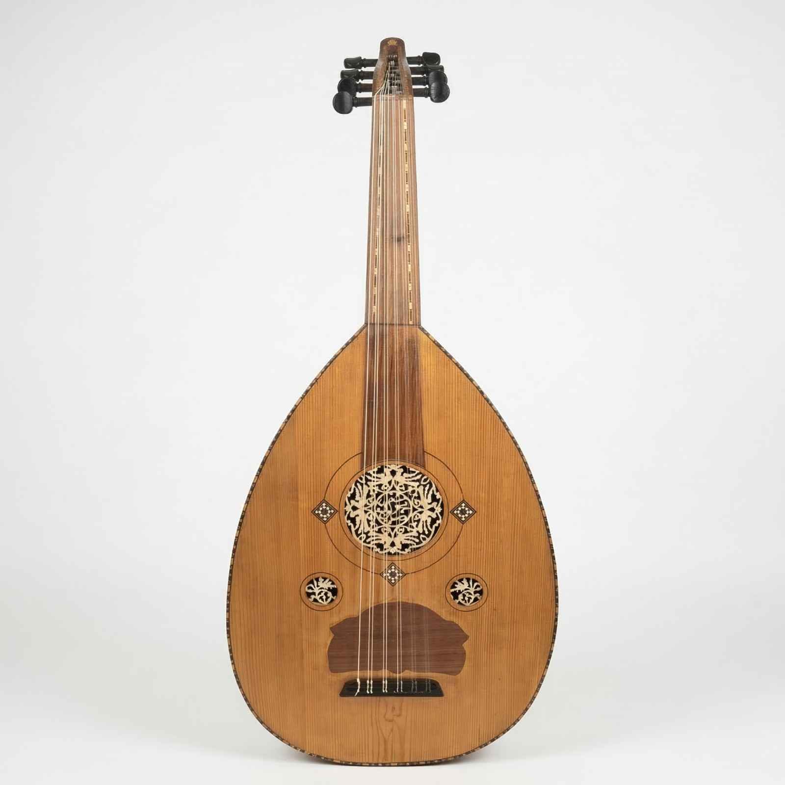 Front view of Mahmoud Safi 1968 Oud