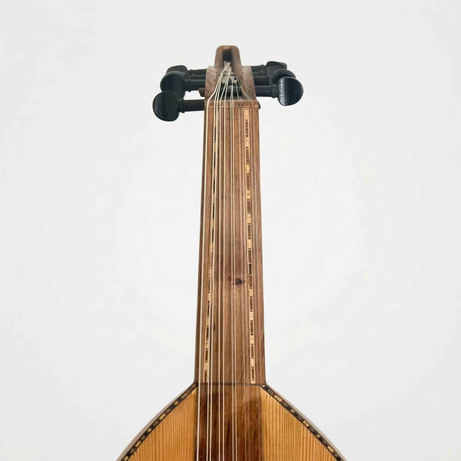 Front view of Mahmoud Safi 1968 Oud neck