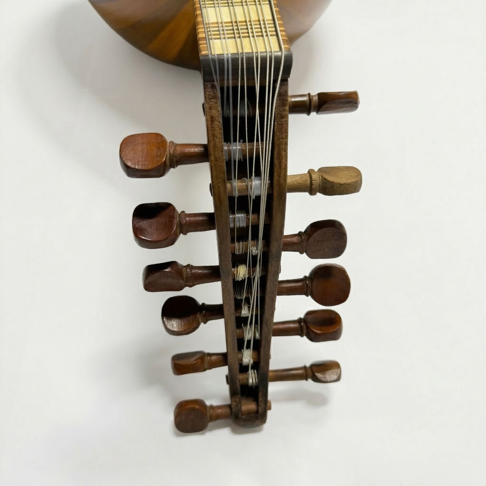 Front view of Sempat Der Bedrossian 1948 Oud pegbox