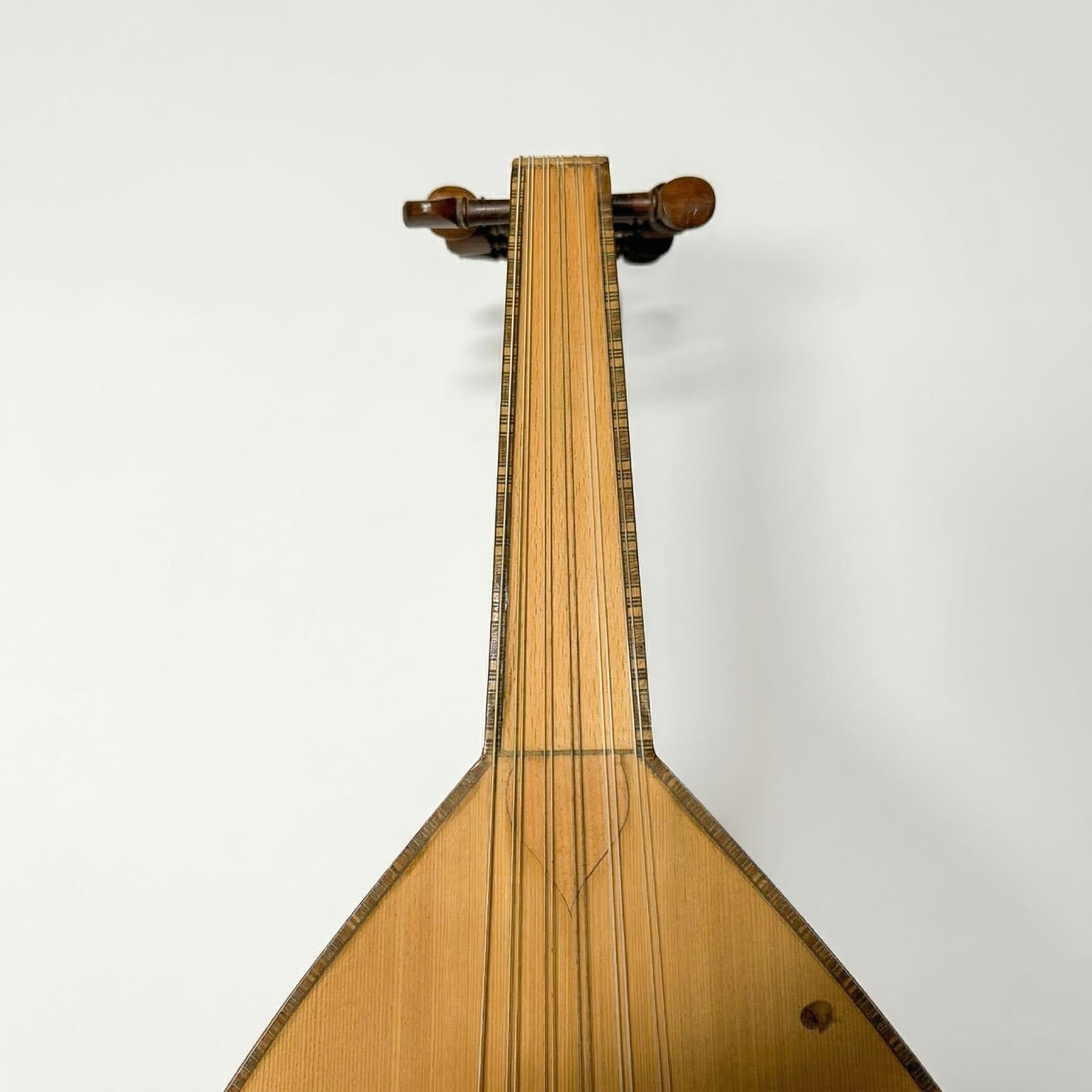 Neck view of Sempat Der Bedrossian Oud