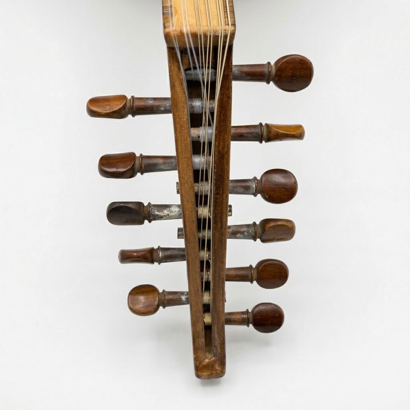 Front view of Sempat Der Bedrossian Oud pegbox