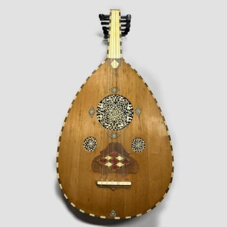 Front view of Georges Barsoum 1962 Oud