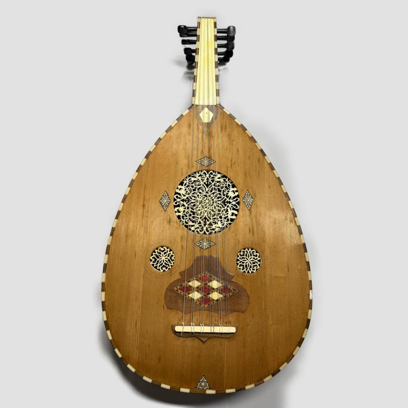 Front view of Georges Barsoum 1962 Oud